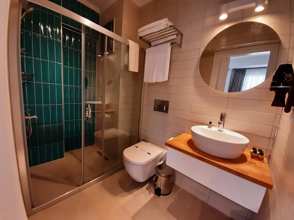 Бозджаада: AdaLoca Otel (+12 Yetişkin Oteli)