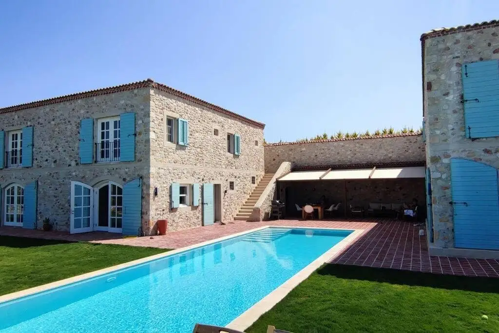 Чешме: Magnificent Stone House Villa 14 beds 7 en-suite rooms Çeşme (450 m2 6500 land)