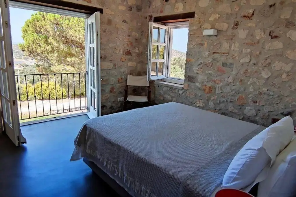 Чешме: Magnificent Stone House Villa 14 beds 7 en-suite rooms Çeşme (450 m2 6500 land)