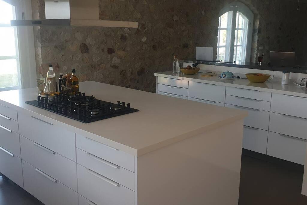 Чешме: Magnificent Stone House Villa 14 beds 7 en-suite rooms Çeşme (450 m2 6500 land)
