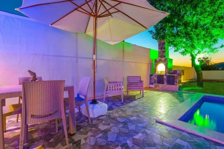 Исламлар: Villa Merlin 3