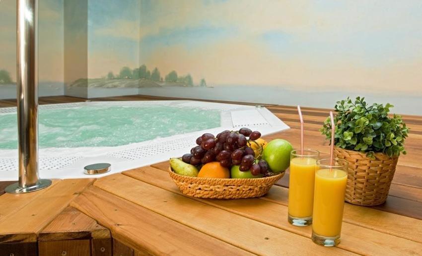 Москва: Отель Marins Park Hotel Москва Пражская