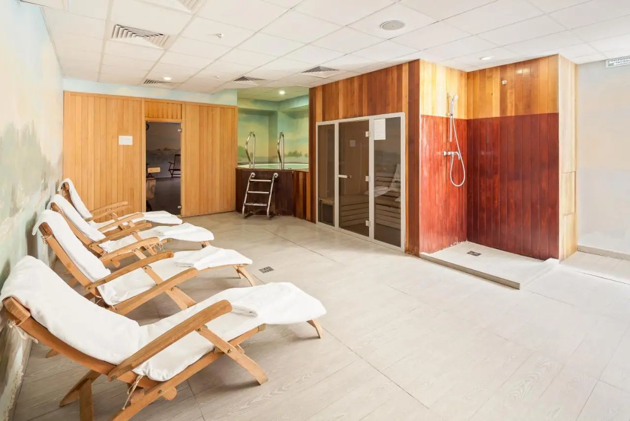 Москва: Отель Marins Park Hotel Москва Пражская