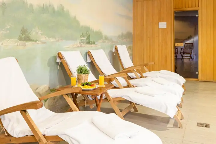 Москва: Отель Marins Park Hotel Москва Пражская