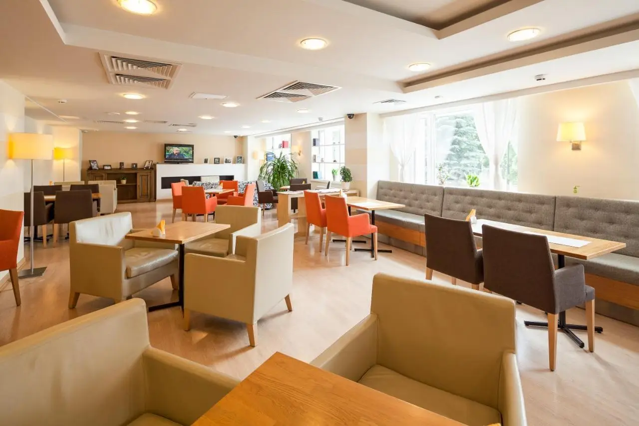 Москва: Отель Marins Park Hotel Москва Пражская