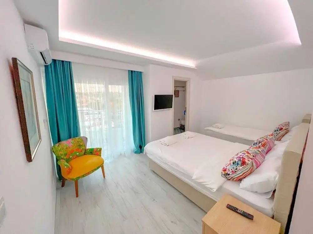 Гунейли: Mercan Otel