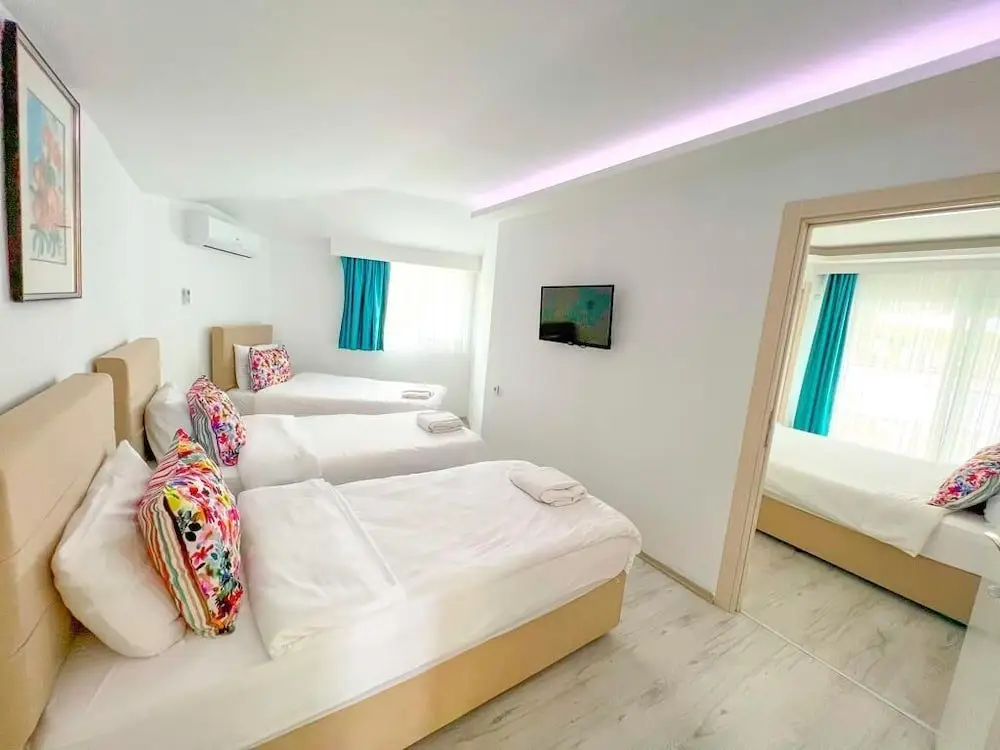 Гунейли: Mercan Otel