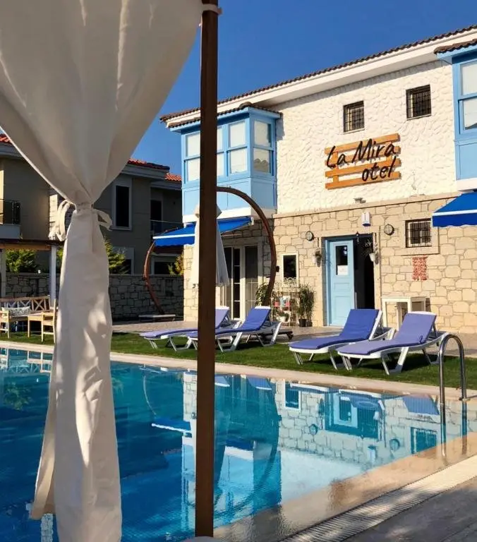 Чешме: La Mira Otel Alaçatı