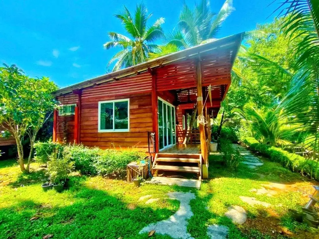 Старая часть Ланты: Mook Montra Resort Sea Front
