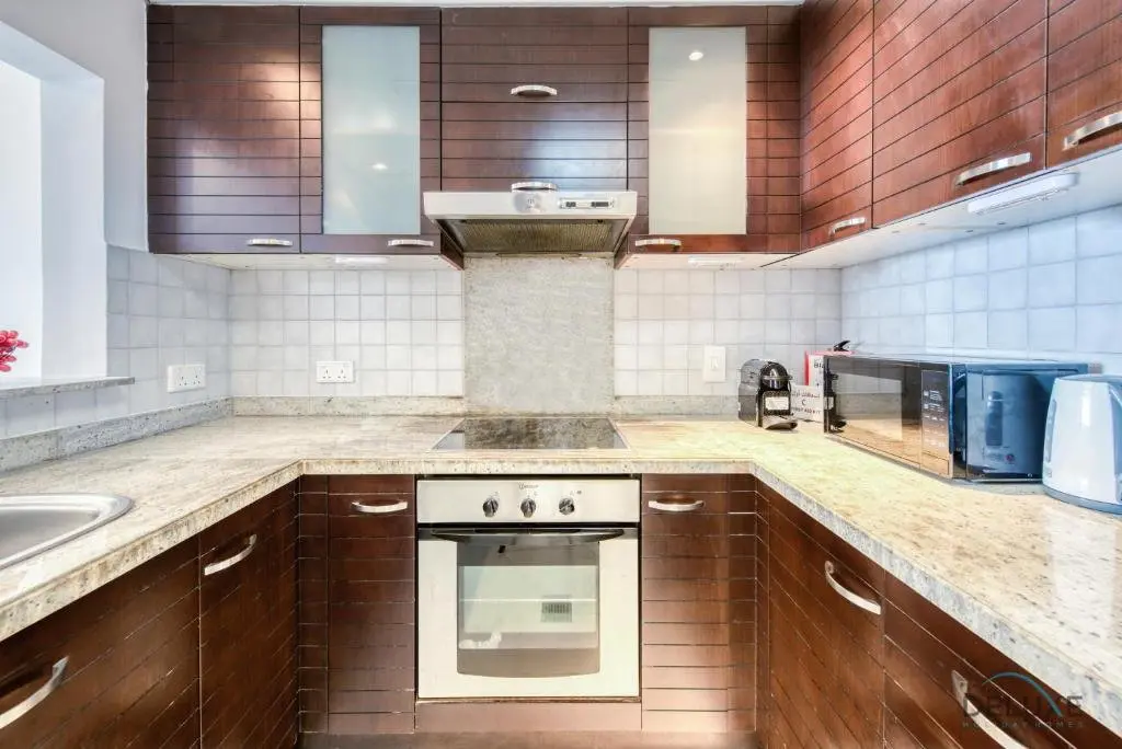 Дубай: Lavish 1BR at Marina Towers Dubai Marina by Deluxe Holiday Homes