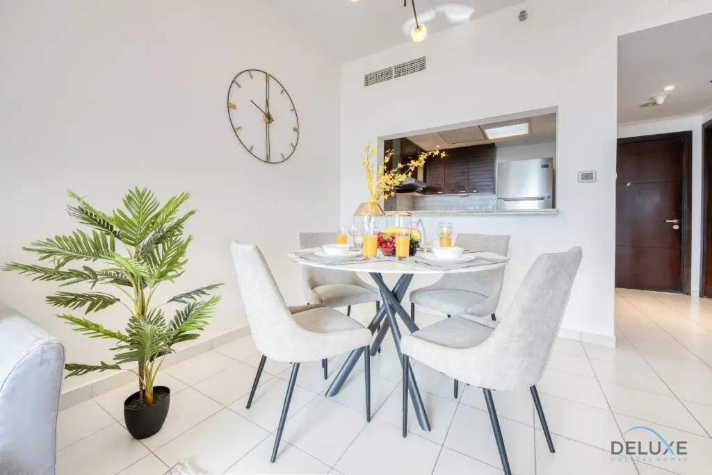 Дубай: Lavish 1BR at Marina Towers Dubai Marina by Deluxe Holiday Homes