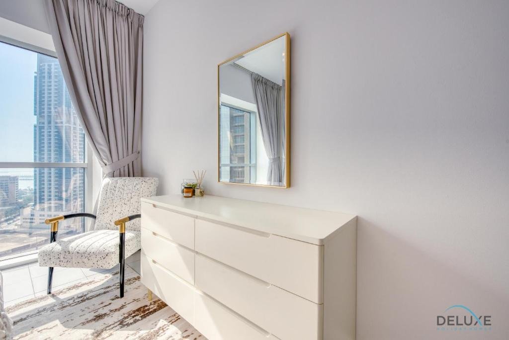 Дубай: Lavish 1BR at Marina Towers Dubai Marina by Deluxe Holiday Homes