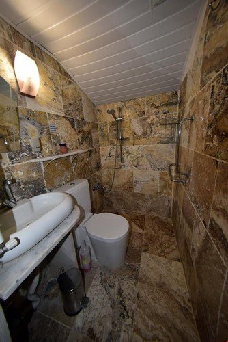 Деринкую: Mommys Cave Home