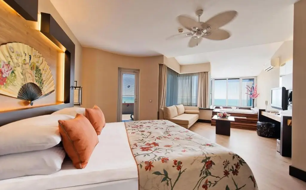 Аксу: Limak Lara Deluxe Hotel & Resort