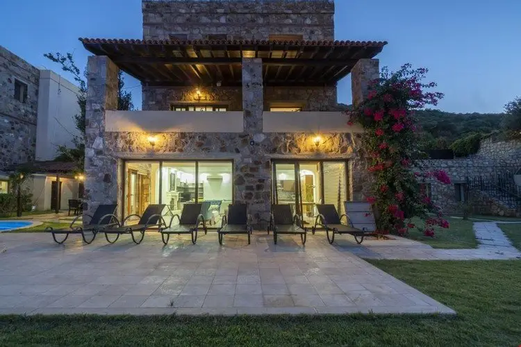 Торба: Mira Torba Villas