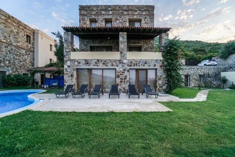 Торба: Mira Torba Villas