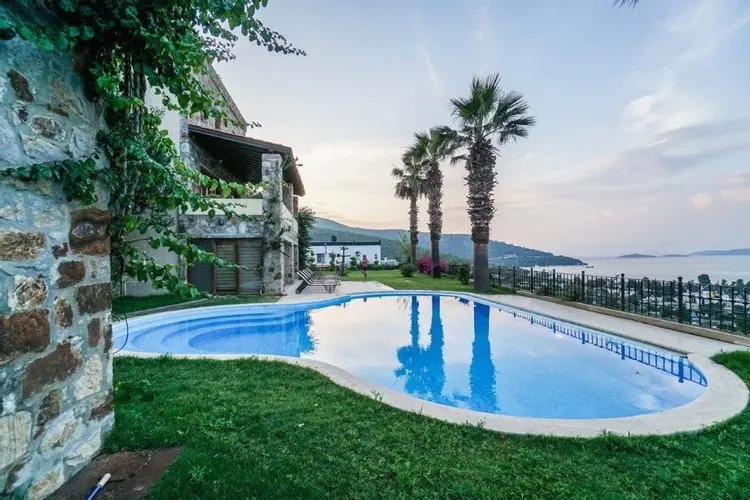 Торба: Mira Torba Villas