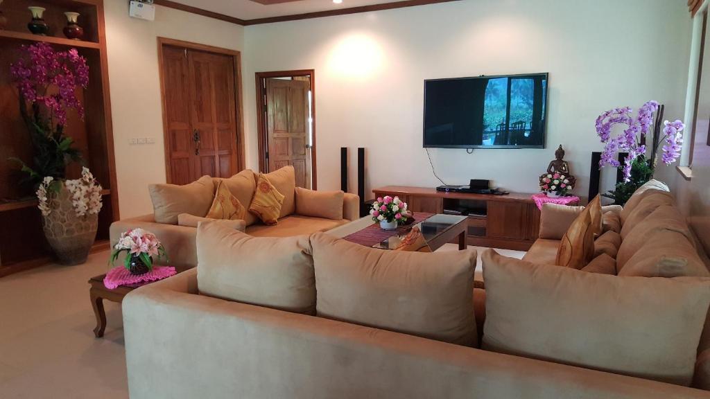 Saifon Villas 5 Bedroom Pool Villa - Whole Villa Priced by Bedrooms Occupied — фото 1
