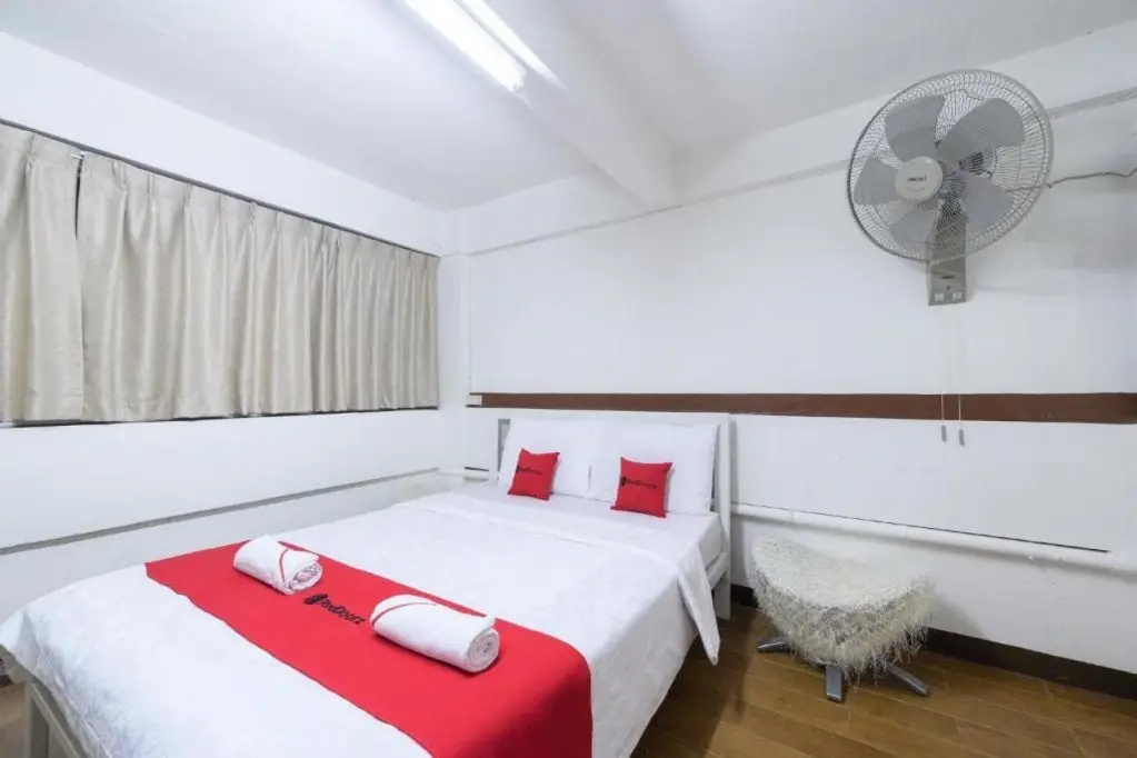 Бангкок: RedDoorz Khunnoy Hotel