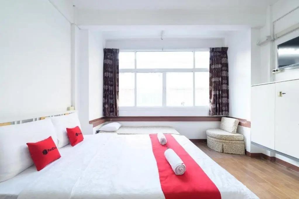Бангкок: RedDoorz Khunnoy Hotel