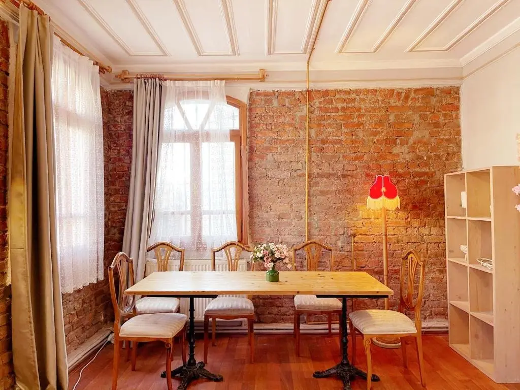 Стамбул: All Building/5Floors/ Garden In Balat