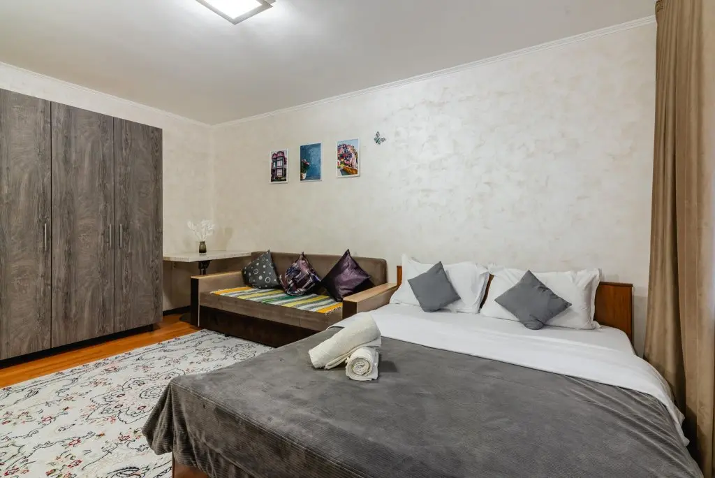 Алматы: Meridian Apartments (Мередиан Апартментс) на улице Сергея Маркова