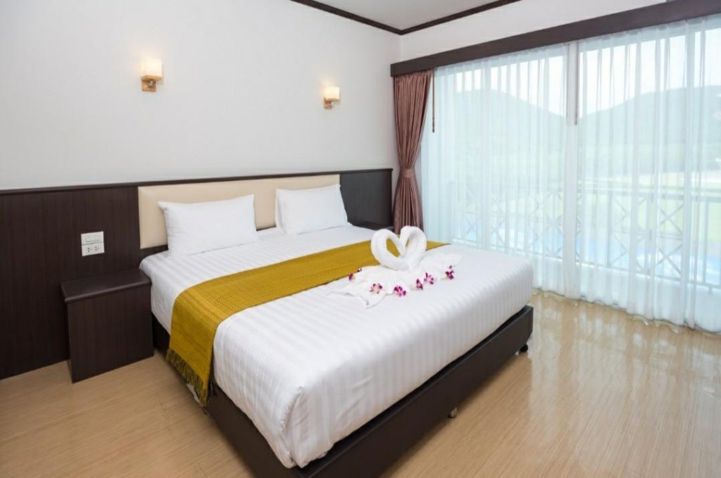 Саттахип: Swan Lake Hotel Sattahip