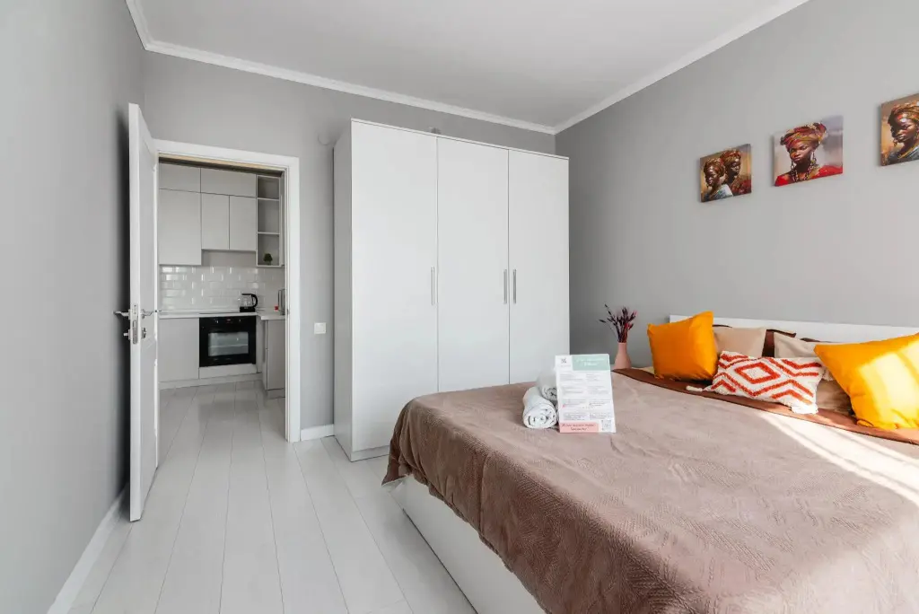 Алматы: Meridian Apartments (Мередиан Апартментс) на улице Мукагали Макатаева 131 корпус 7