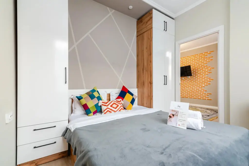 Алматы: Meridian Apartments (Мередиан Апартментс) на улице Мукагали Макатаева 127/11