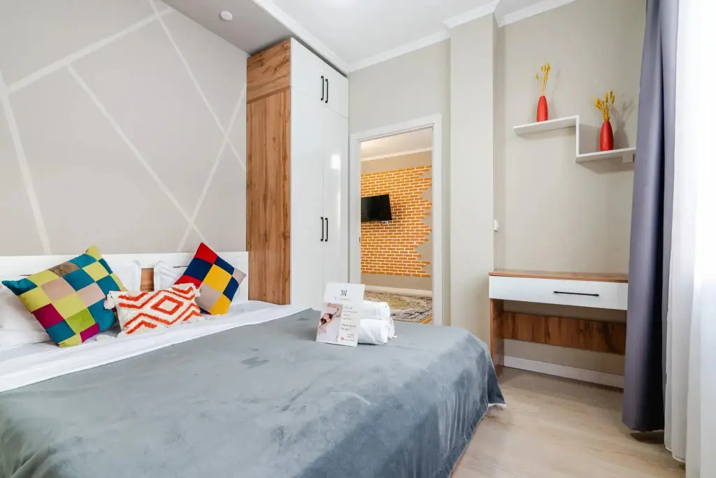 Алматы: Meridian Apartments (Мередиан Апартментс) на улице Мукагали Макатаева 127/11