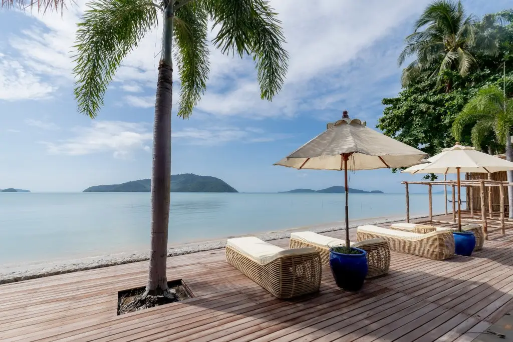 Муанг: Апартаменты Poppy Beach Front Residence