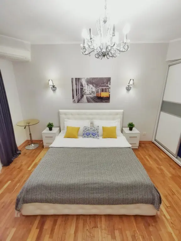 Алматы: Апартаменты Qazaq Apartments Zenkova 86
