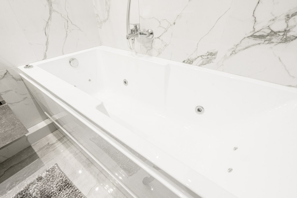 Минск: Апартаменты MGApartment 3 спальни с камином и джакузи
