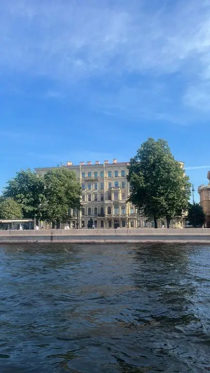 Санкт-Петербург: Квартира Между небом и Невой