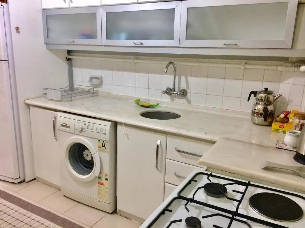 Денизли: Comfy Flat 2 No Air Condition but has ceiling fans and central Heating