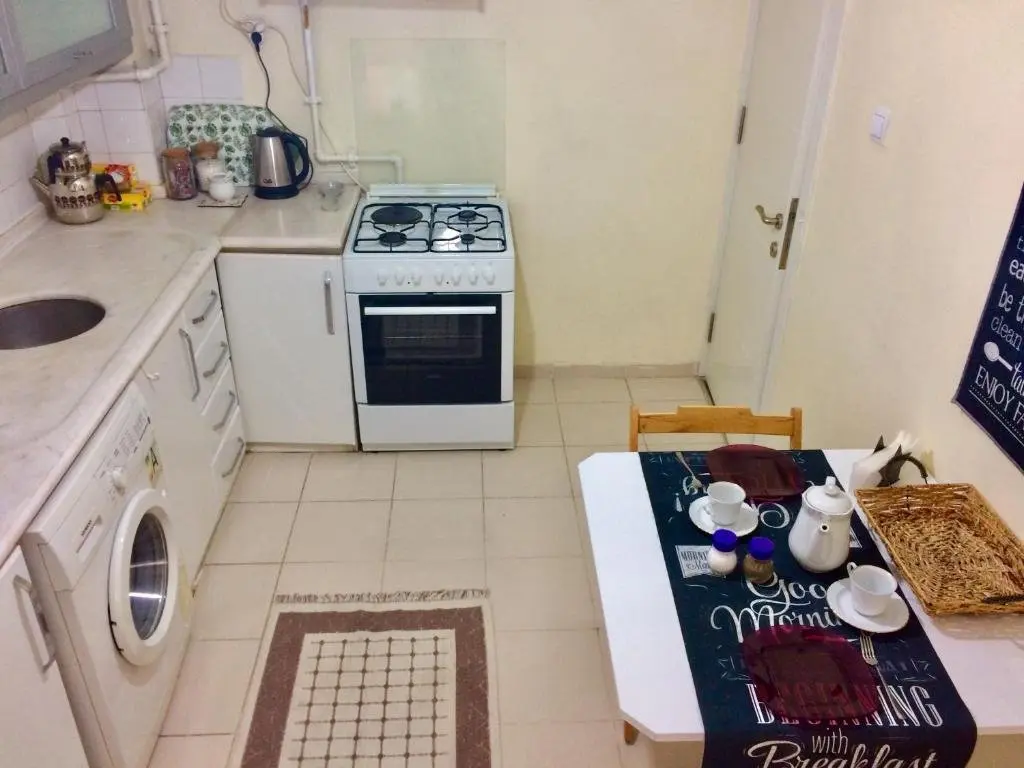 Денизли: Comfy Flat 2 No Air Condition but has ceiling fans and central Heating