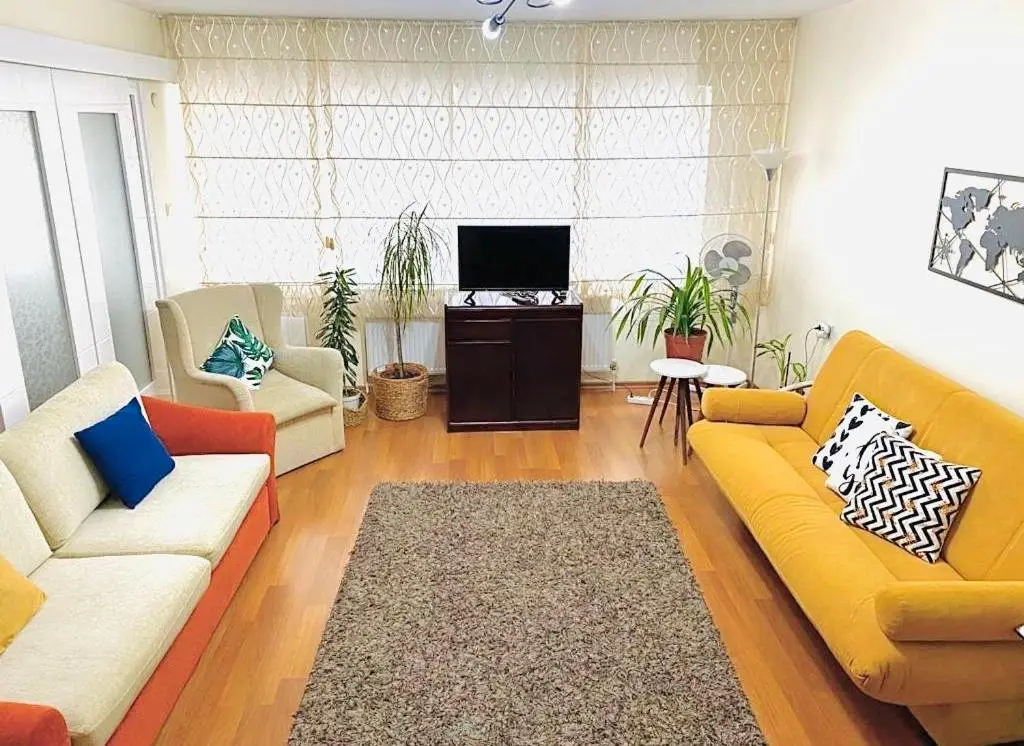 Денизли: Comfy Flat 2 No Air Condition but has ceiling fans and central Heating