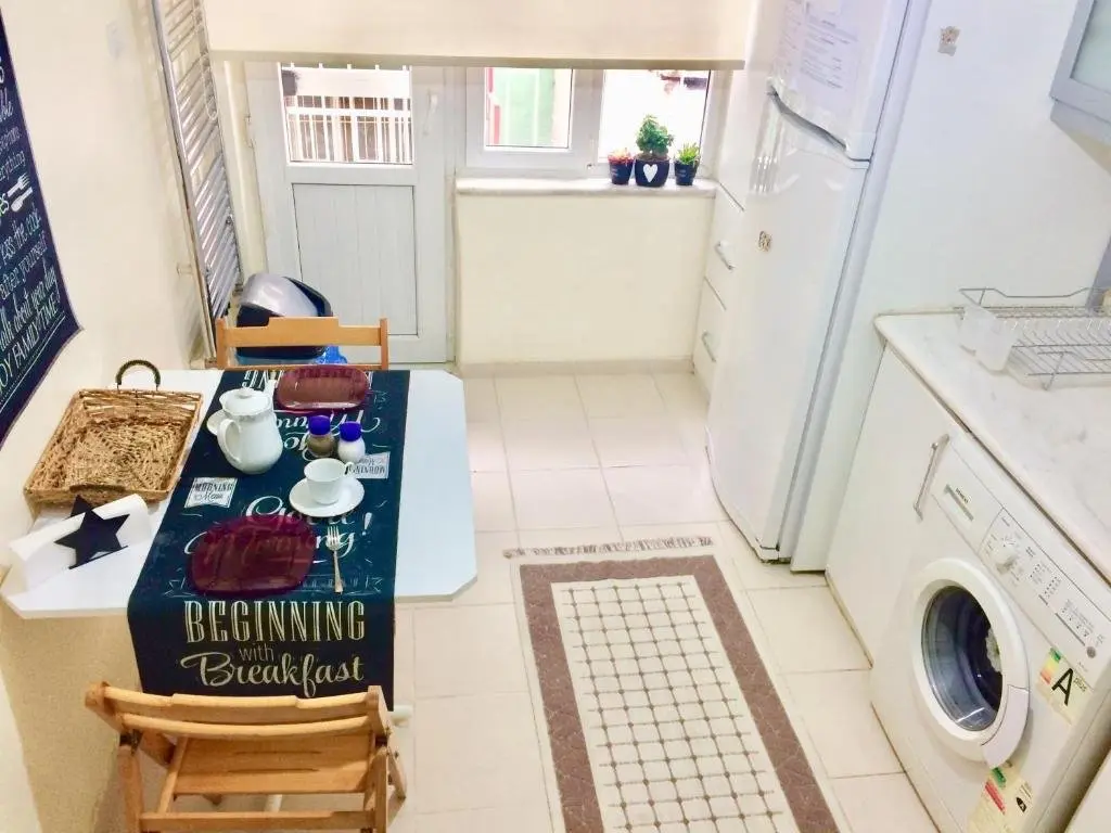 Денизли: Comfy Flat 2 No Air Condition but has ceiling fans and central Heating