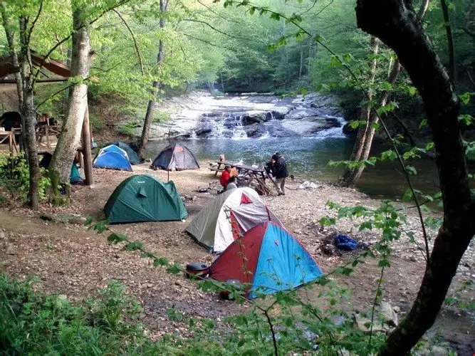 Башискеле: Gazinin Yeri Camping Alabalik Tesisleri Yuvacık