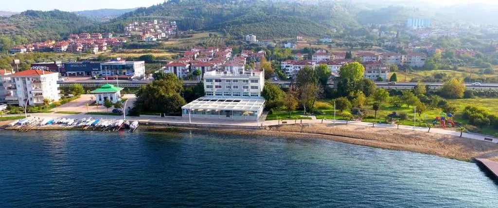 Дериндже: Karamürsel Mohti Otel  Fitness Restoran Ve Kafe