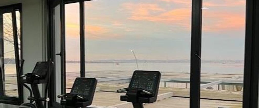 Дериндже: Karamürsel Mohti Otel  Fitness Restoran Ve Kafe