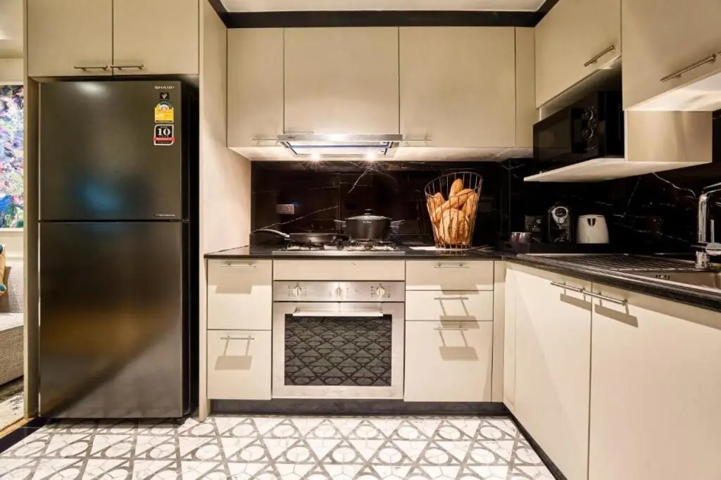 Бангкок: Floral Court Hotel and Residence