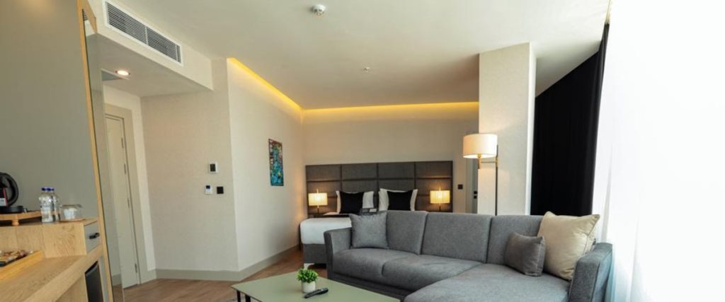 Корлу: Brand Business Hotel