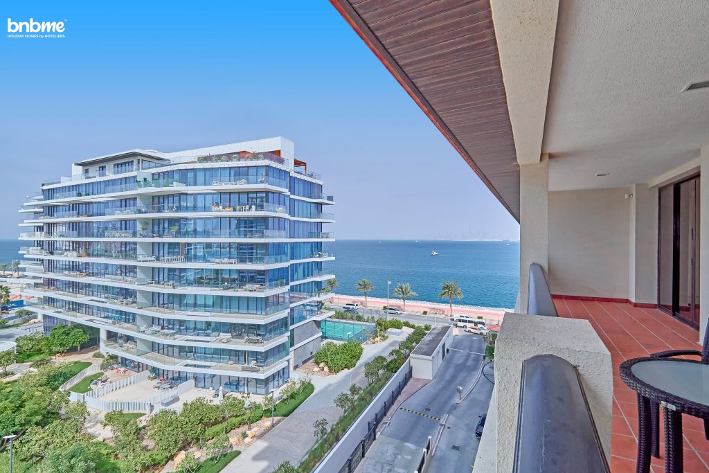 Апартаменты Bnbmehomes, Spacious Retreat in Palm Jumeriah 602 — фото 1