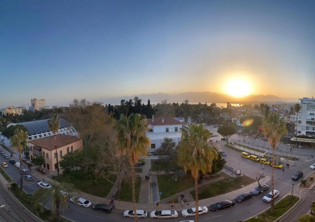 Анталья: Antalya Sunsets, Seaview, Next to Old Town, 3 BR, Elevator
