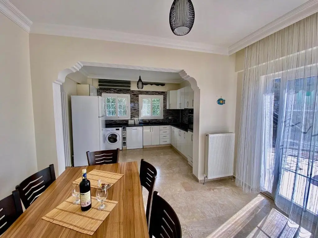 Фетхие: 4 Bedroom - 3 Bathroom - 8 Person, Private Pool - Private 1000m2 Garden, DETACHED Villas, Unlimited WiFi - Free Parking