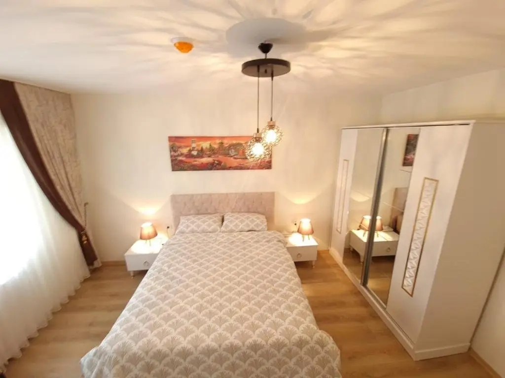 Стамбул: 1-bedroom, nearby services, park, free wifi, free parking- NK2