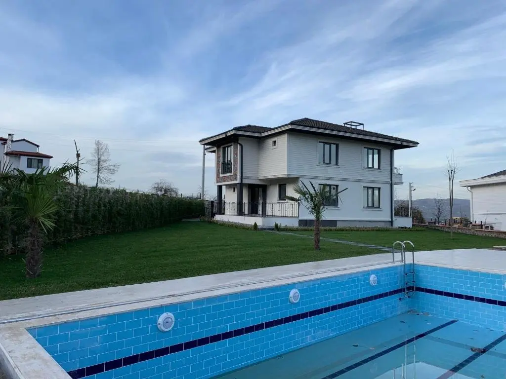 Сакарья: Villa Vadi-Isıtmalı havuzlu-Şömineli-Kış bahçeli-Tamamen Müstakil