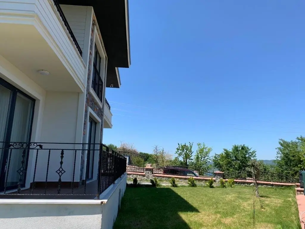 Сакарья: Villa Vadi-Isıtmalı havuzlu-Şömineli-Kış bahçeli-Tamamen Müstakil