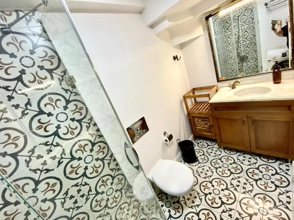 Стамбул: 100 m to Istiklal with priv Garden - 2 Bathroom - 2 Bedroom